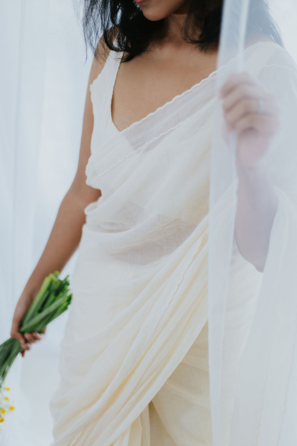 Hanns-vali-Safed Saree