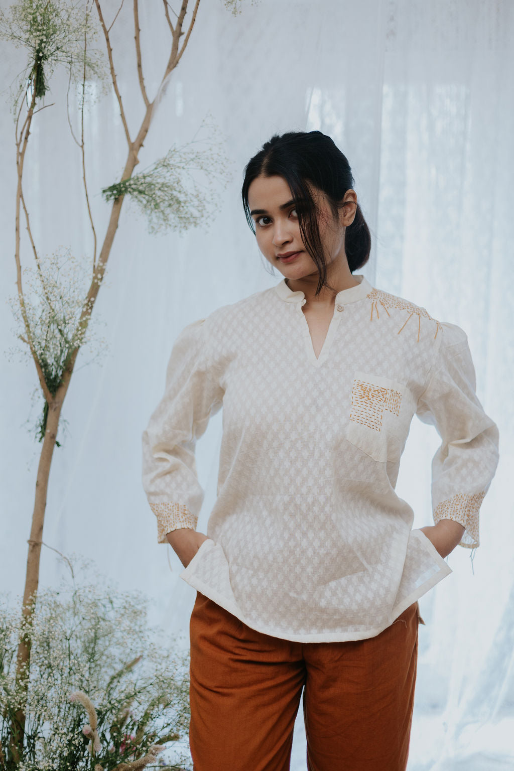 Saadgi Hand-embroidered Kurta