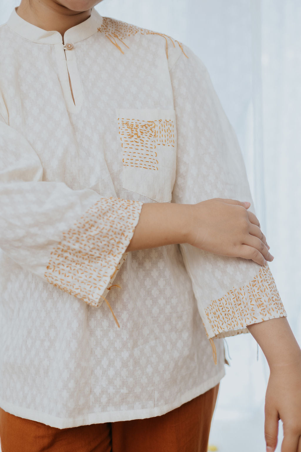 Saadgi Hand-embroidered Kurta