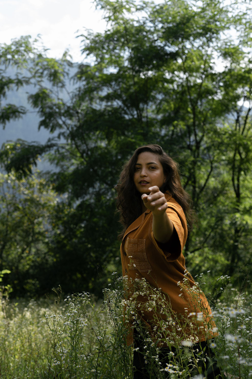 Hand-Embroidered Linen Shirt [UNISEX / SALE]