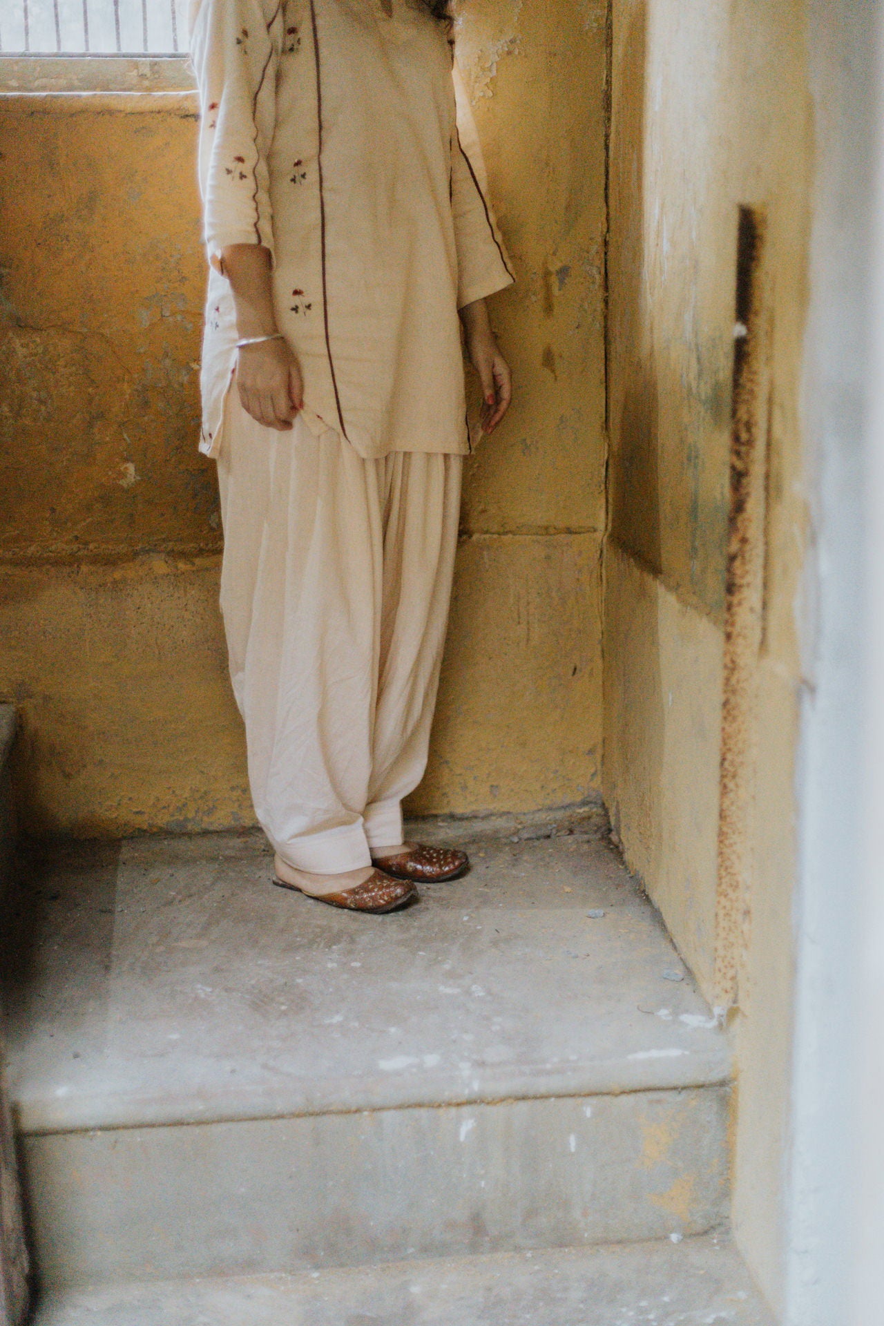 Embroidered Rose Linen Kurta Pajama Set