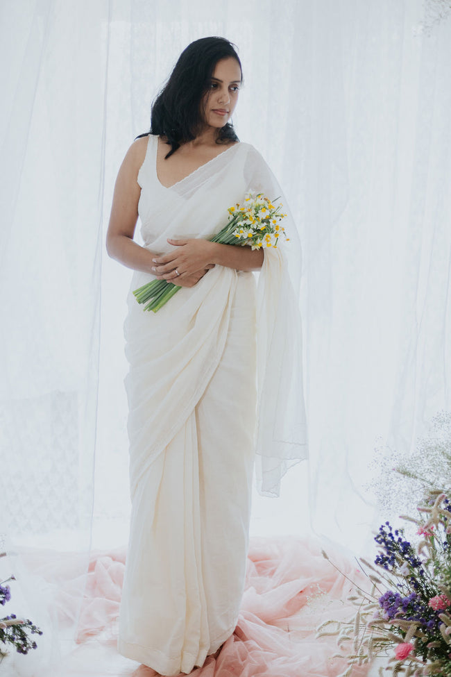 Hanns-vali-Safed Saree Hover Image